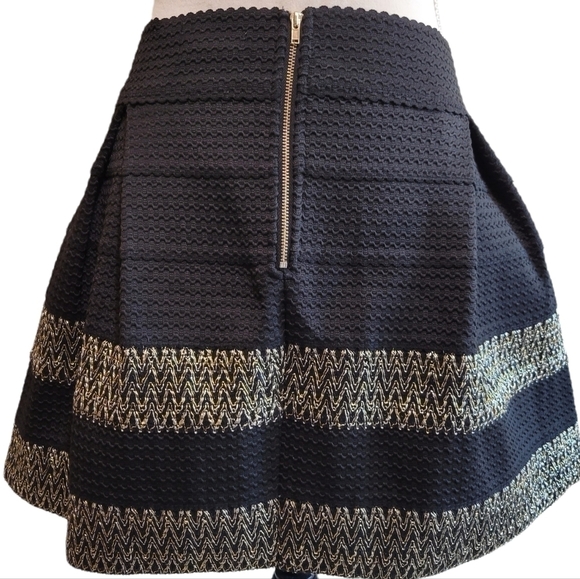 GINGER G Anthropologie Black Mini Skirt With Gold Thread Detail Sz L - Picture 3 of 7